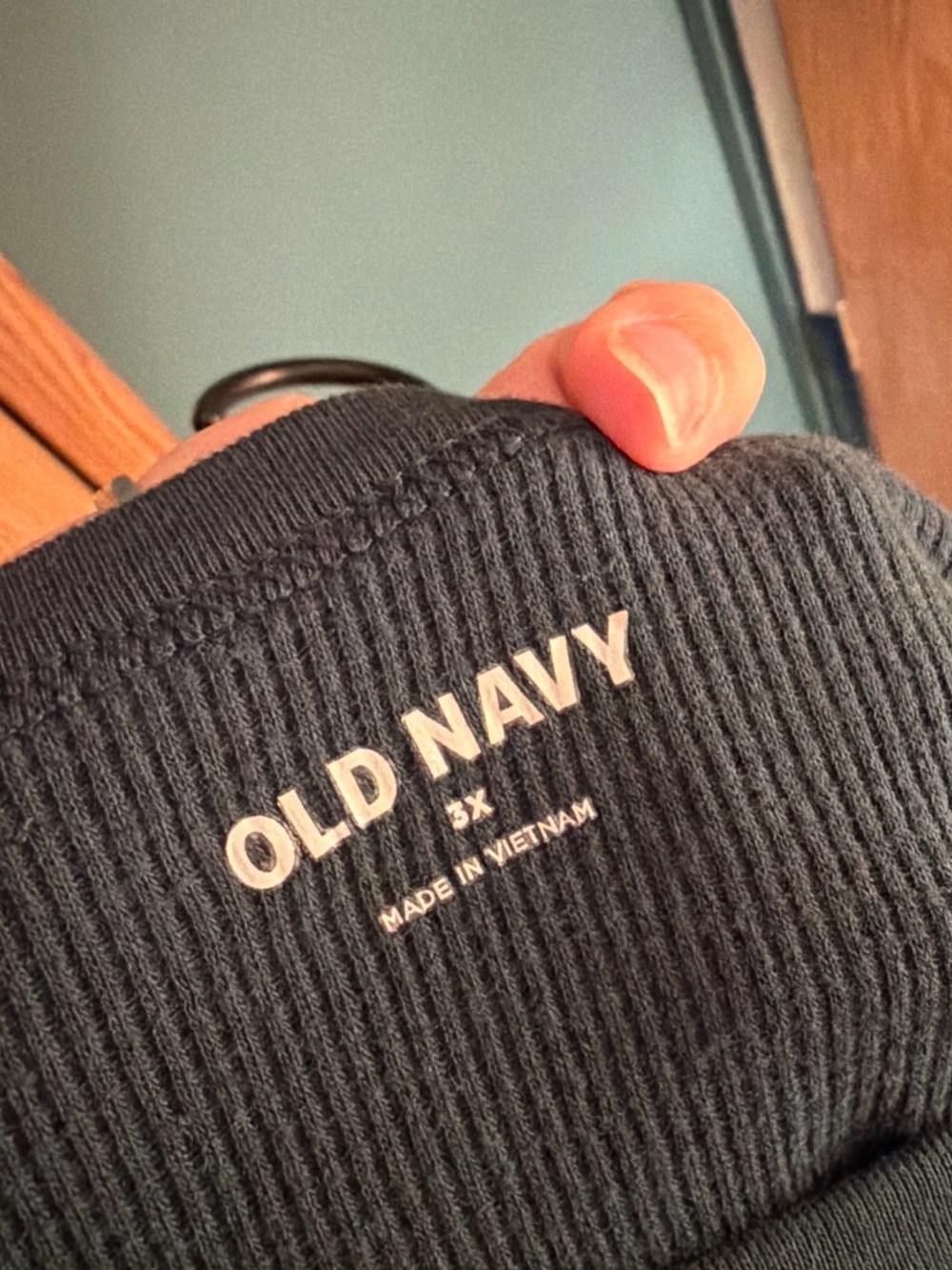 Old Navy Black Short Sleeve Crewneck Top with Lettuce Hem - Picture 2 of 4